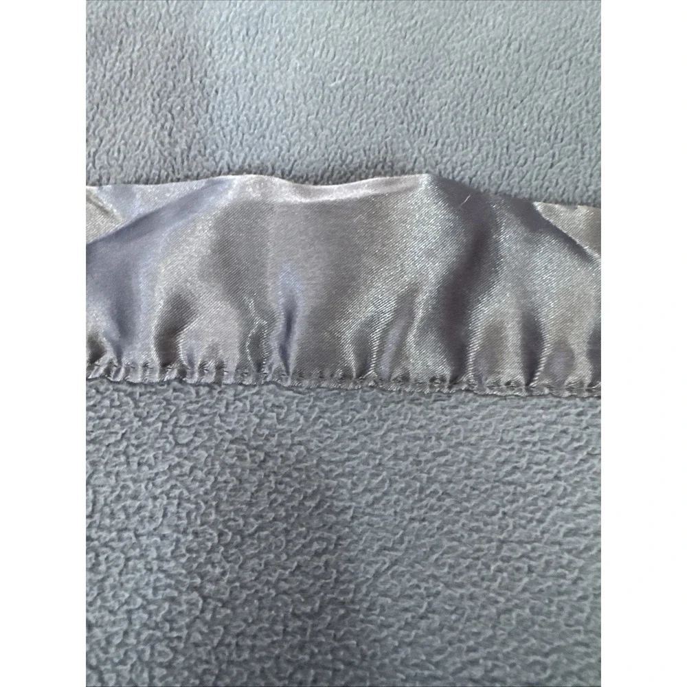 JCP Home Queen Size Satin Trim Blanket Throw EUC Blue 64 X 86